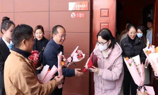 ”春风十里 芳华如你“济源职业技术学校庆祝国际“三八”妇女节系列活动